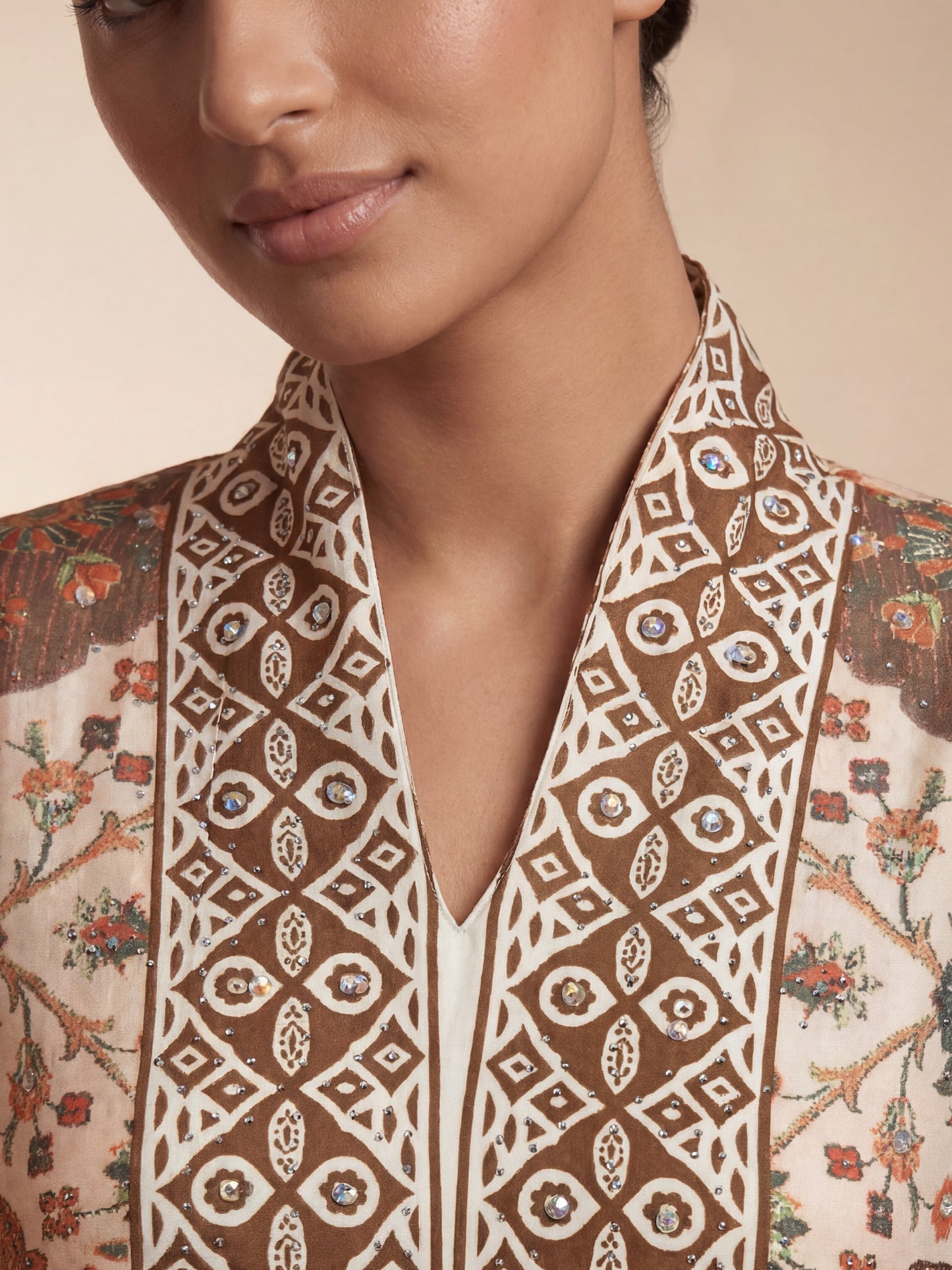 ZY-071 جلابية بنقوش تراثية