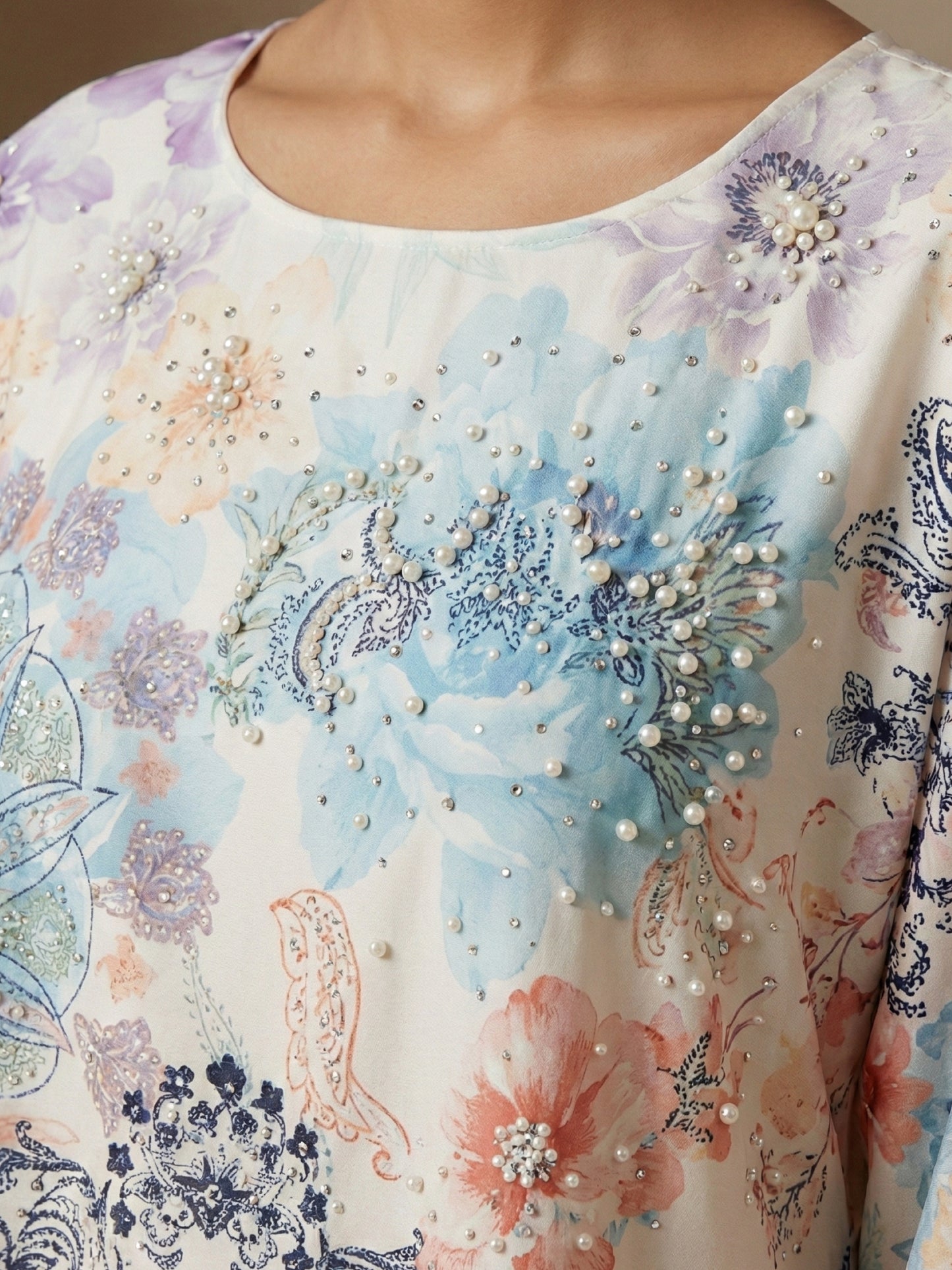 ZY-044 جلابية بطبعات باستيل ناعمة