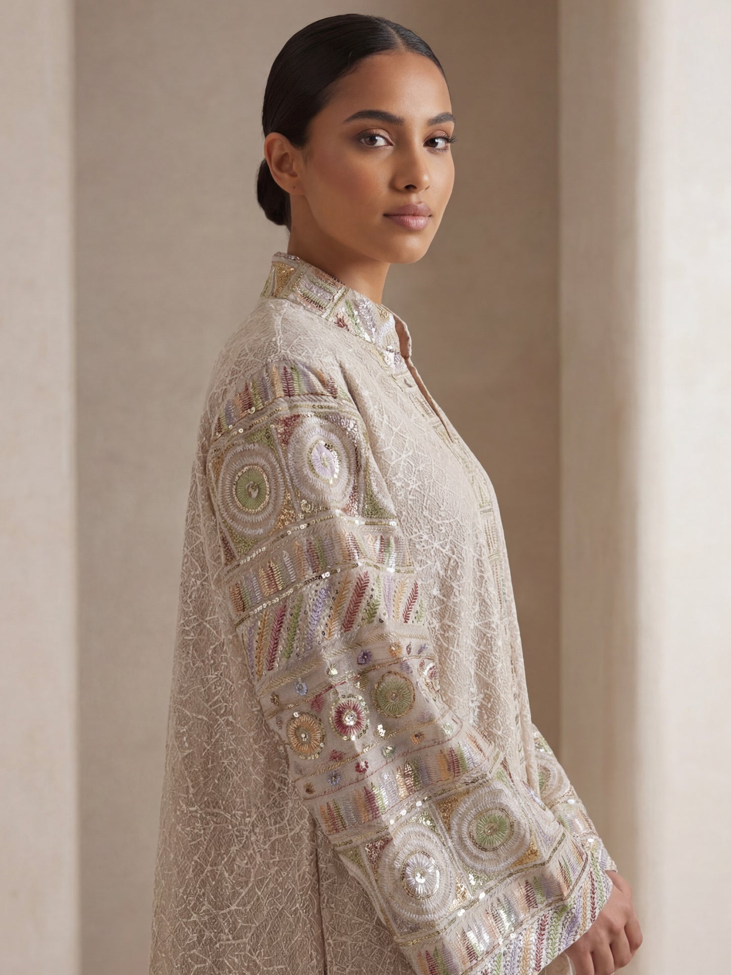 ZY-070 جلابية بيج بتطريز تراثي فاخر ZY-070