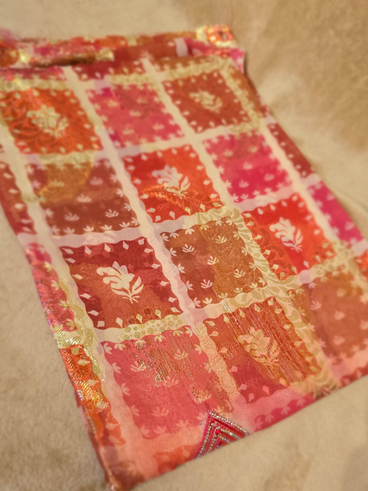 ZY-FAB-003 قماش مخاوير شيفون وردي مع لمسات ذهبية