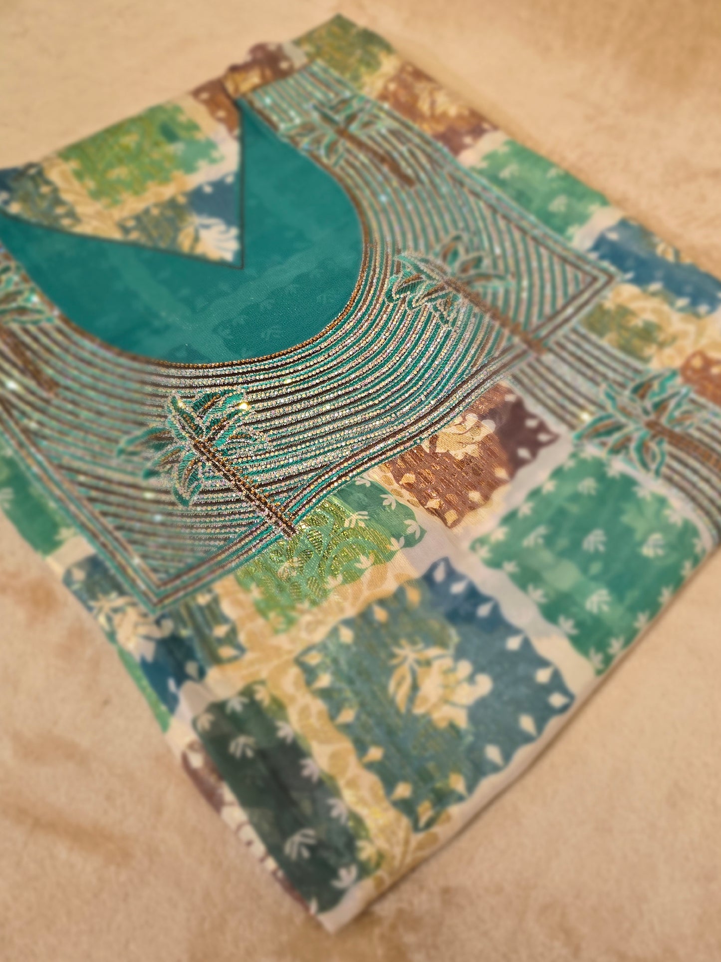 ZY-FAB-002 قماش مخاوير شيفون أخضر مع لمسات ذهبية