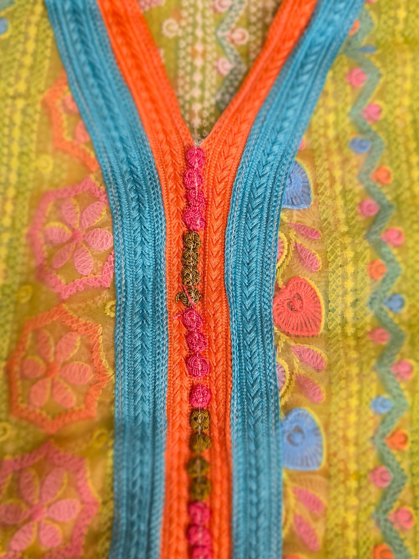 ZY-FAB-006 قماش مخاوير شيفون ليموني بنقوش هندية وتطريز ملون