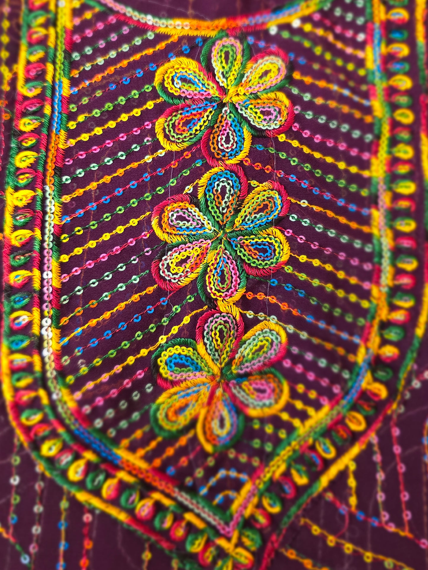 ZY-FAB-005 قماش مخاوير شيفون بنفسجي غامق مع تطريز متعدد الألوان